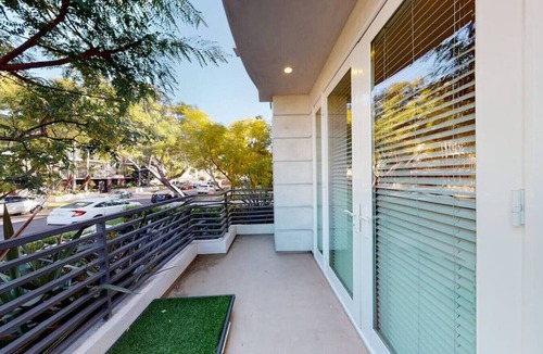 Pico - Robertson House | 3 Large Bedrooms | Balcony | Prime Location