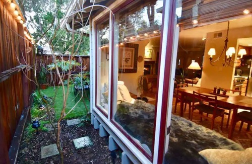 Oak Park House | 30 day minimum: Beautiful Upper West Townhome