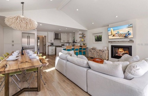 Capitola House | 3868 Emerald House ~ Quiet Street, Walk to Beaches