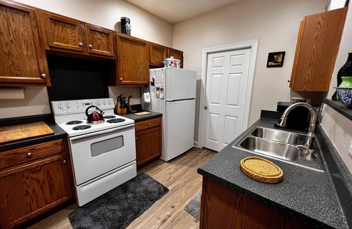 Newell House | 3br-1578ft 2 BR 2.5Bath Gated Corporate Rental, All Inclusive-Quality-Furnished.
