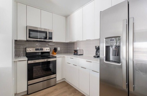 Charlotte Center City Apartment | 3BR Modern Downtown Apartment with Gym & Office