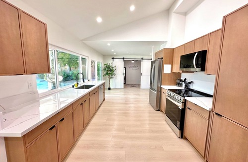 Canyon Country House | 4 Bedroom House, Spa, Pool, BBQ, Six Flags is 9 miles away