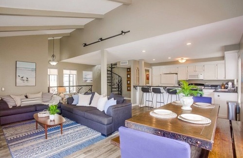 Mission Beach House | 4 Outdoor Areas * A/C * 5 Parking * 3 Levels * Dog OK