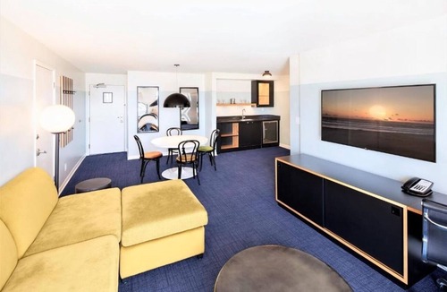 Venice Hotel | 4 units Venice Beach Stay near Pacific Ave LAX and Downtown! with FREE Breakfast