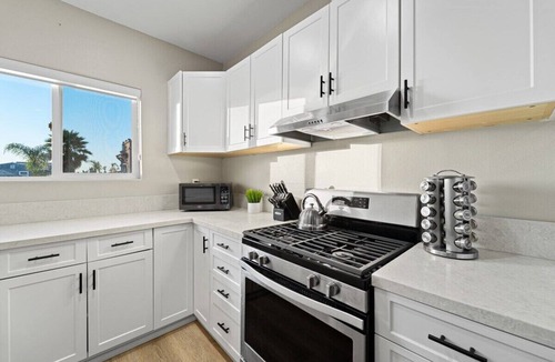 Ocean Beach Apartment | 500 Ft from the Beach! New Interior+Patio+Parking