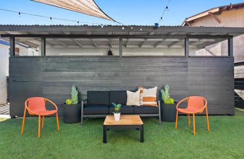 North Pacific Beach House | 6 Bedroom Family Getaway Walk to Law Street Beach