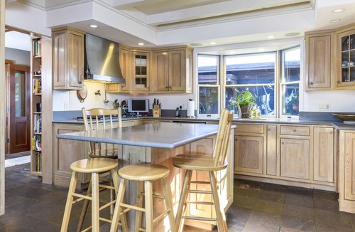 Pacific Grove House | 6-Bedroom Oceanfront Masterpiece in Pacific Grove, CA. From S1500 for 8 guests