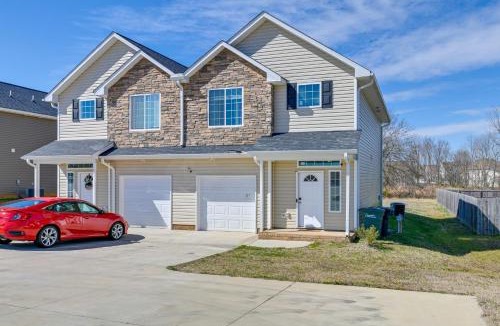 Harrisburg House | 6 Mi to PNC Music Pavilion: Concord Townhome