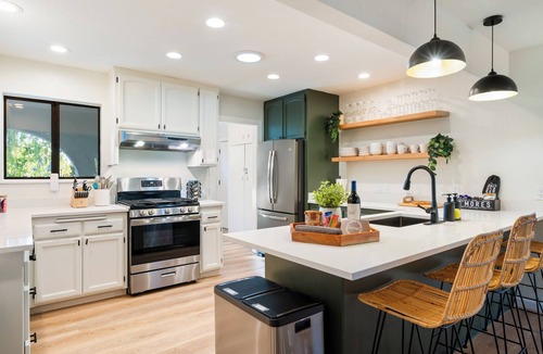 Healdsburg House | 6Beds 3Bath - Pool, Hot Tub, Pets Welcome, Fire Pit- 1mi to Downtown