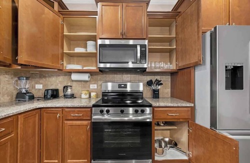 Charlotte House | 6BR Group Stay Near UNCC & Charlotte Speedway