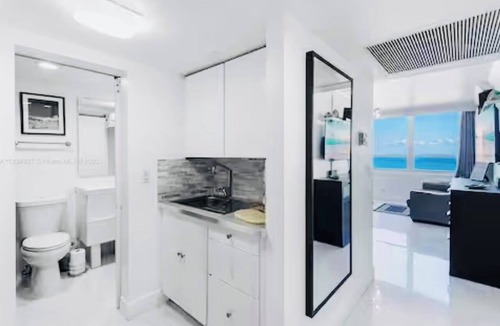 Mid Beach Hotel | 7th Miami Beach – Ocean View – Free Valet Parking
