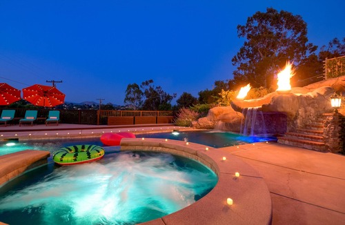 El Cajon House | 8 BR Villa! Swim Up Bar + XL Pool/Water Slide! Pickleball, Basketball & Views!