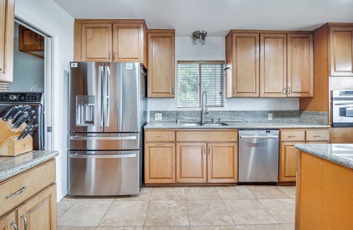 Baldwin Hills House | 8 Mi to Dtwn: Home w/Fireplace & Games in LA!