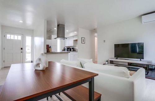 Village of La Jolla Condo | A/C, 3 blocks to beach, dogs, shopping, dining