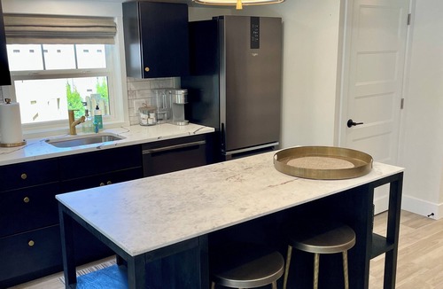 Saugatuck Cottage | A Step Away: The Rendezvous–Walk to Town