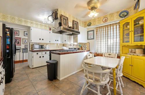 Oak Park House | A Visit to Grandma's House