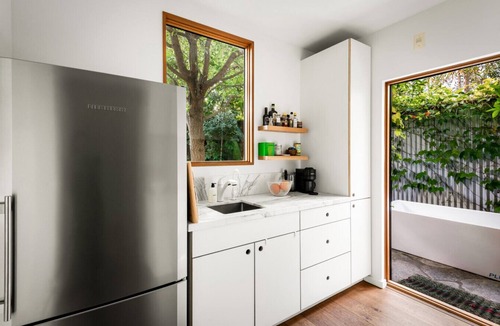 Venice House | Abbot Kinney 2-Story Bungalow w/Sauna and Plunge