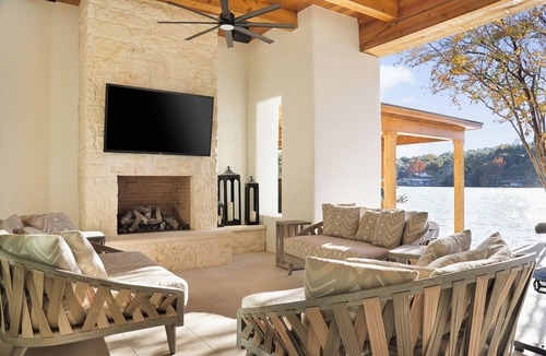 Watersedge House | Above Austin Diamond on Lake Austin