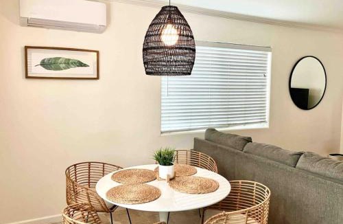 Crown Point House | ACVH Pacific Beach Breezy Cottages 4