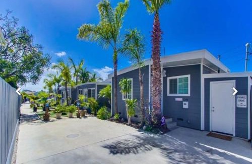 Crown Point House | ACVH Pacific Beach Breezy Cottages 4