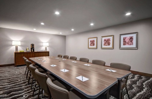 Holland Apartment | ADA Suite | Breakfast Included | Near Downtown