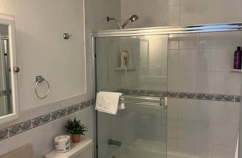 St. Francis Apartment | Affordable Private Rooms with Shared Bath Kitchen near SFO (SA)