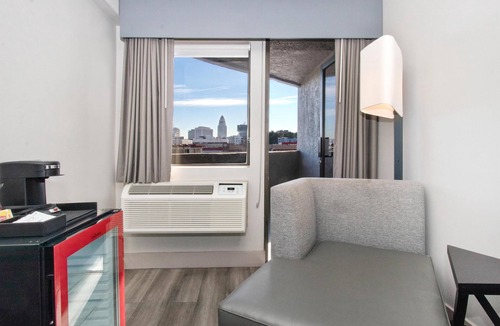 Chinatown Hotel | Aiden Los Angeles Downtown Dragon Gate Inn
