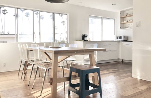 Wilshire Montana Apartment | Airy Spacious Bright Top Floor Views. Walk2 Eats Beach Downtown Medical+Hospital