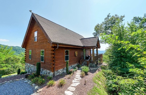 Bryson City Cabin | Altitude Adjustment Magnificent Custom Cabin with Breathtaking Views