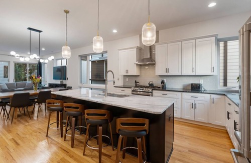 Third Ward Condo | AMAZING VIEWS! Rooftop Terrace with 3King beds only 12min walk to BoA stadium.