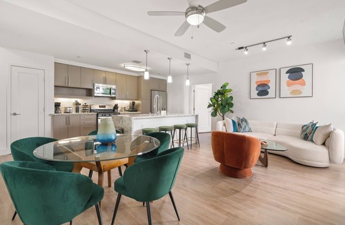 Downtown Hotel | Amber Serene Walk to Santa Monica Pier and Beach Zen Retreat Pool Gym Jacuzzi