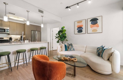Downtown Hotel | Amber Serene Walk to Santa Monica Pier and Beach Zen Retreat Pool Gym Jacuzzi