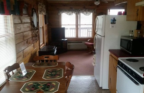 Cherokee Cabin | Appaloosa Two is Minutes away from Harrah's Casino and Downtown Cherokee.