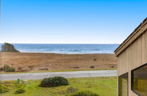 Sea Ranch House | Architectural stunner with ocean view, private hot tub & deck - near trail