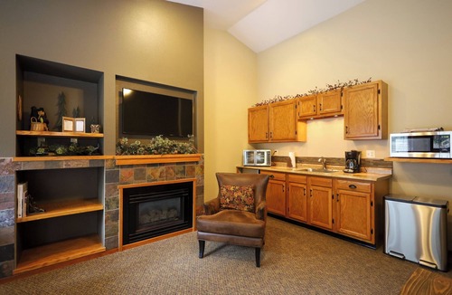 Fall River Estates Hotel | Aspen Winds on Fall River