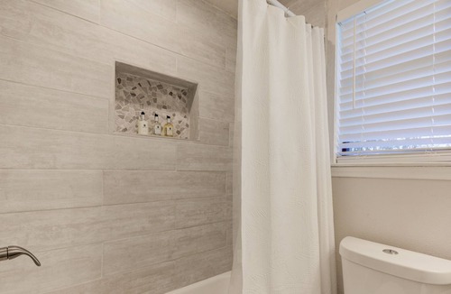 McKinney House | Austin Modern Chic Escape - 10 mins away from Downtown & Airport
