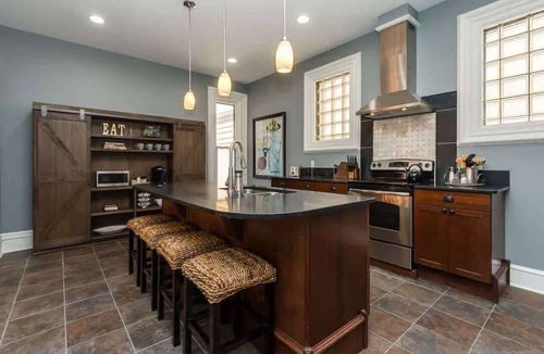 Grand Rapids Apartment | Barlow Suite - Downtown Historic Luxury Gem with Private Parking