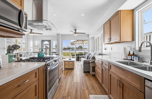 Mission Beach House | Bayfront Dreams - Bay Views, Garage, Boardwalk & Patio