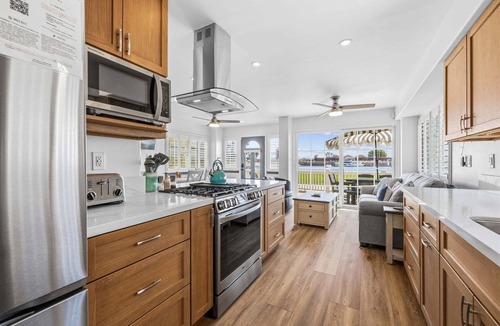 Mission Beach House | Bayfront Dreams - Bay Views, Garage, Boardwalk & Patio