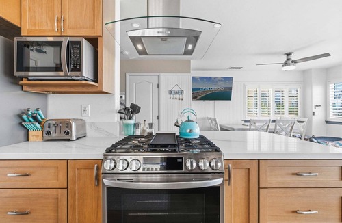 Mission Beach House | Bayfront Dreams - Bay Views, Garage, Boardwalk & Patio