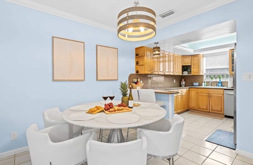Terra Mar Island Estates House | Beach Bungalow Walk to Beach Swimspa Jacuzzi