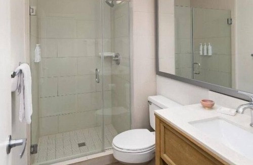 Mission Beach Hotel | Beach Escape! 3 Beautiful Units! Onsite Pool! Minutes to Pacific Beach!
