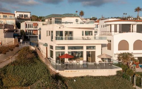 Beach Barber Tract House | Beachfront Home with 3 Large Decks, Walk to shops