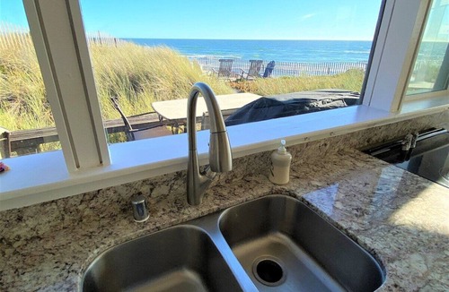 Watsonville House | Beachfront! Ping pong, 8 beds, 2 en suites wide ocean views