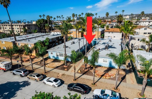 Crown Point Apartment | Beachside Bungalow: Large Studio with AC 2 Blocks to Beach