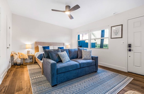 Crown Point Apartment | Beachside Retreat: Large Studio with AC 2 Blocks to Beach w/Parking
