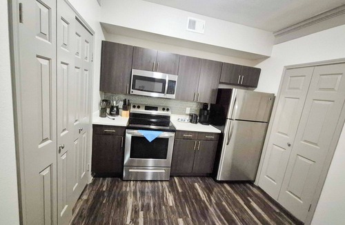 North Burnet Apartment | Beautiful 1BR Next to The Domain vrh3