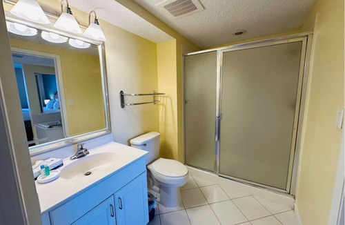 Seabreeze Historic District Resort | Beautiful 3BD/3Bath suite in Daytona - Beach, Pools, Lazy River, Bar, Slides