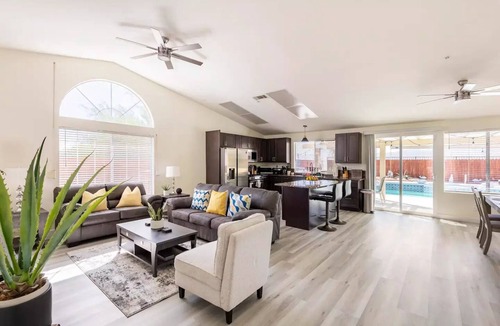 Desert Hot Springs House | Beautiful Desert Retreat- Scenic Mountain Views & Sunsets! Salt Water Pool & spa