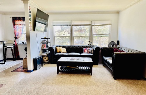 Los Feliz Apartment | Beautiful Historical Los Feliz- walking distance to so much!